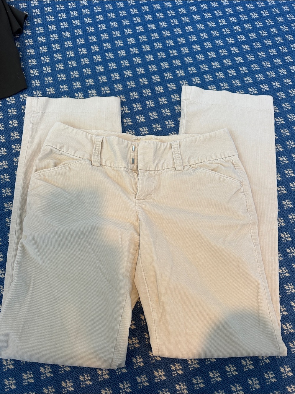 LONDONJEAN Kate Fit Chino Stretch Pants in Light Cream